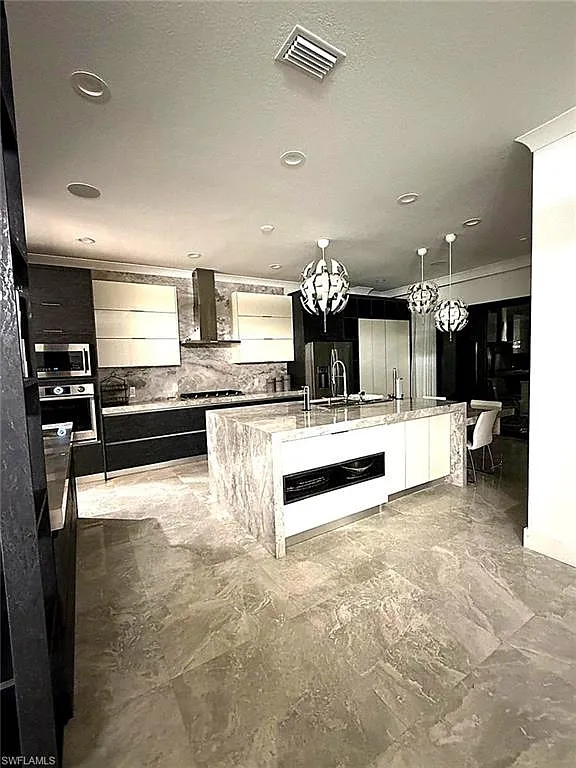 4 bed, 4.5 bath, 4350 sqft, $13,000 — Photo 3