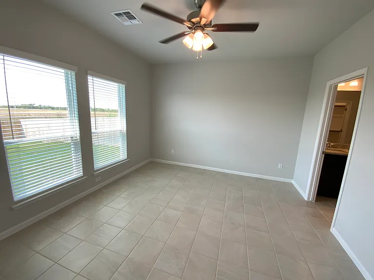 1905 Westphalia Dr — Photo 15