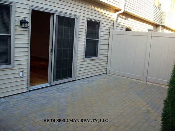 4th image of 50 Sintsink Dr E APT 5