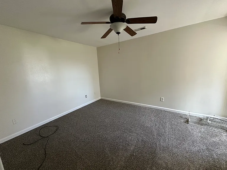 2739 Bleeker St — Photo 5