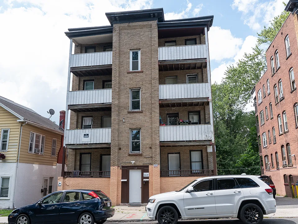 468 Liberty St #4R