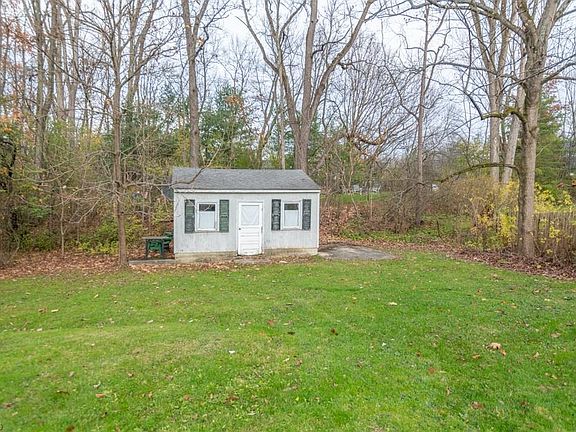2nd image of 232 Chagrin Blvd #B