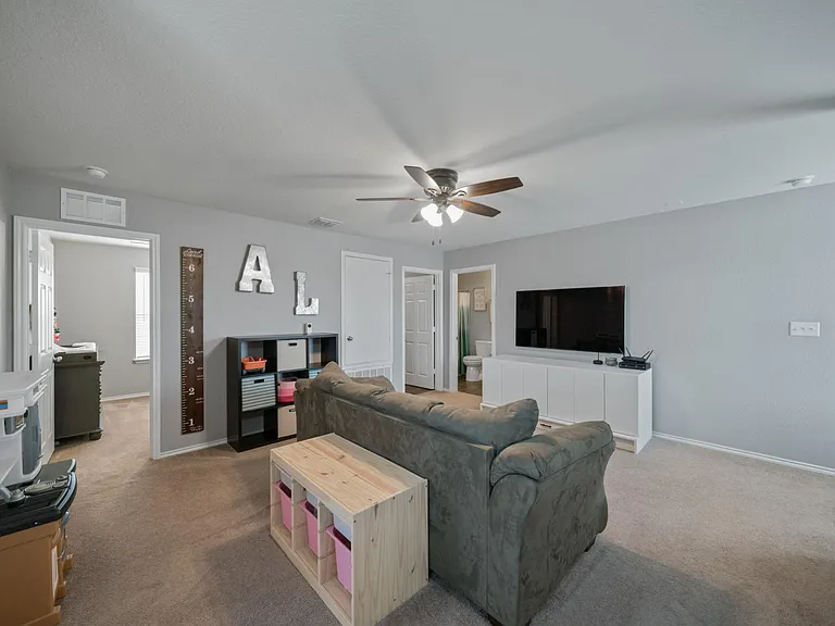 2nd living space (upstairs)