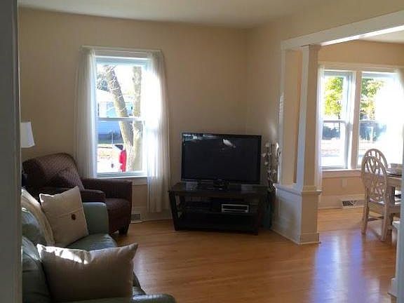 3rd image of 1720 Carney Ave