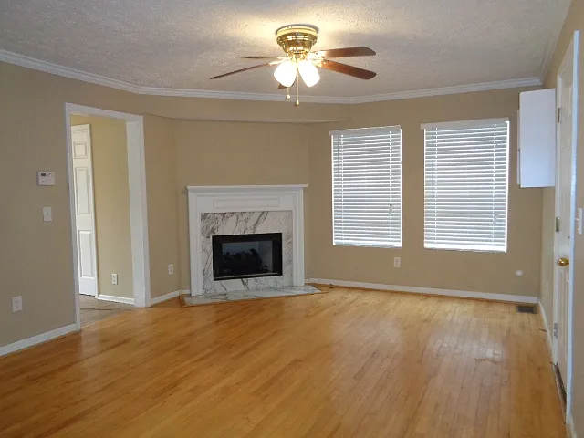 2320 Hayward Ln — Photo 4