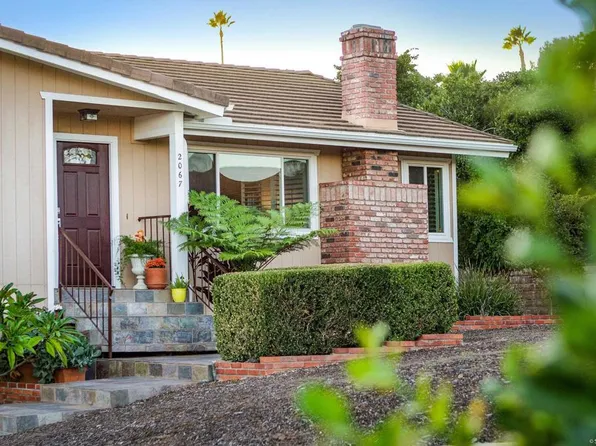 2067 Summit Dr, Escondido, CA 92025