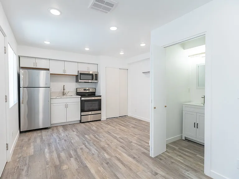 18407 Dearborn Street — Photo 9