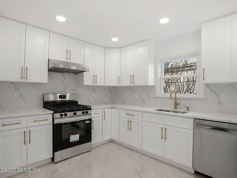 37 Edgewood Ave #B — Photo 8