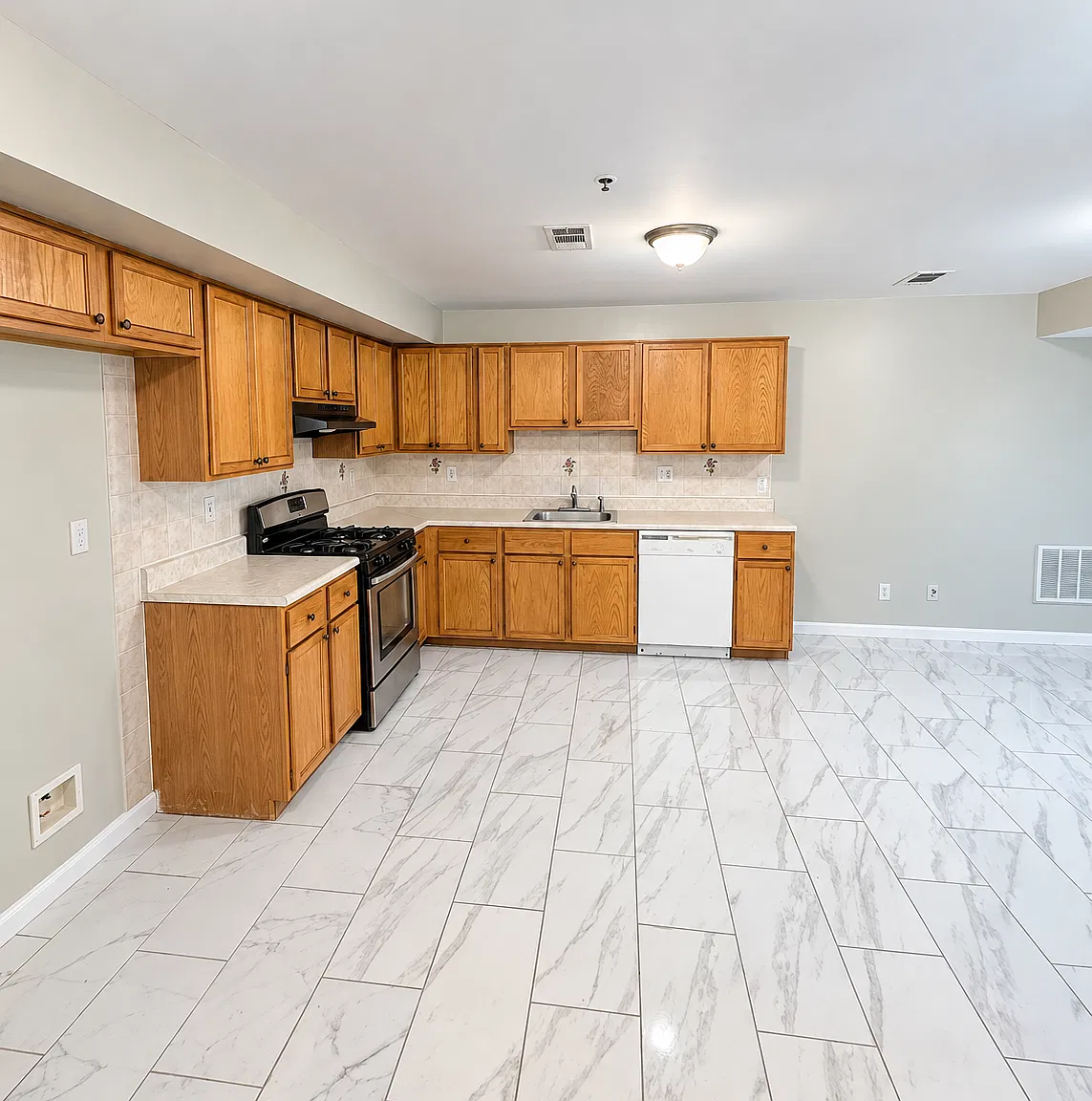 2 bed, 700 sqft, $2,050 — Photo 1