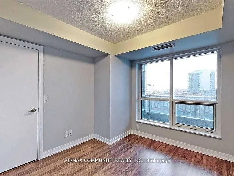 181 Village Green Sq #715 — Photo 8