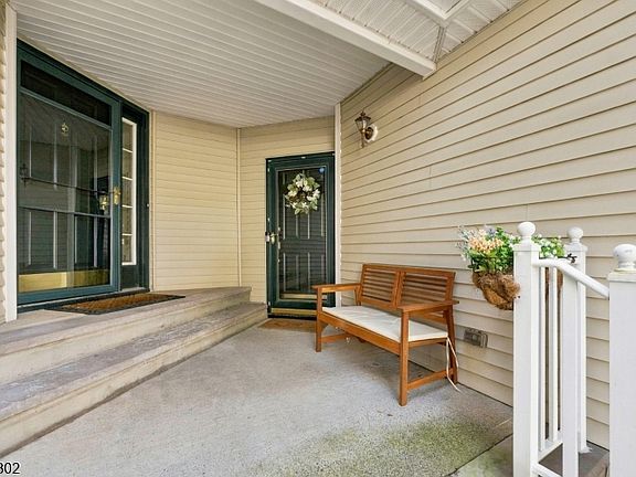 2nd image of 9 Old Orchard Ct
