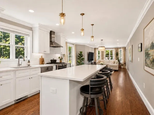 256 Watertown St #256, Newton, MA 02458