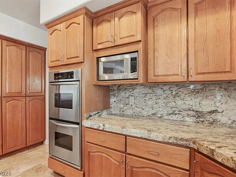 1888 Woodhaven Dr — Photo 17