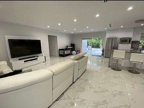 5th image of 14636 Kendale Lakes Blvd