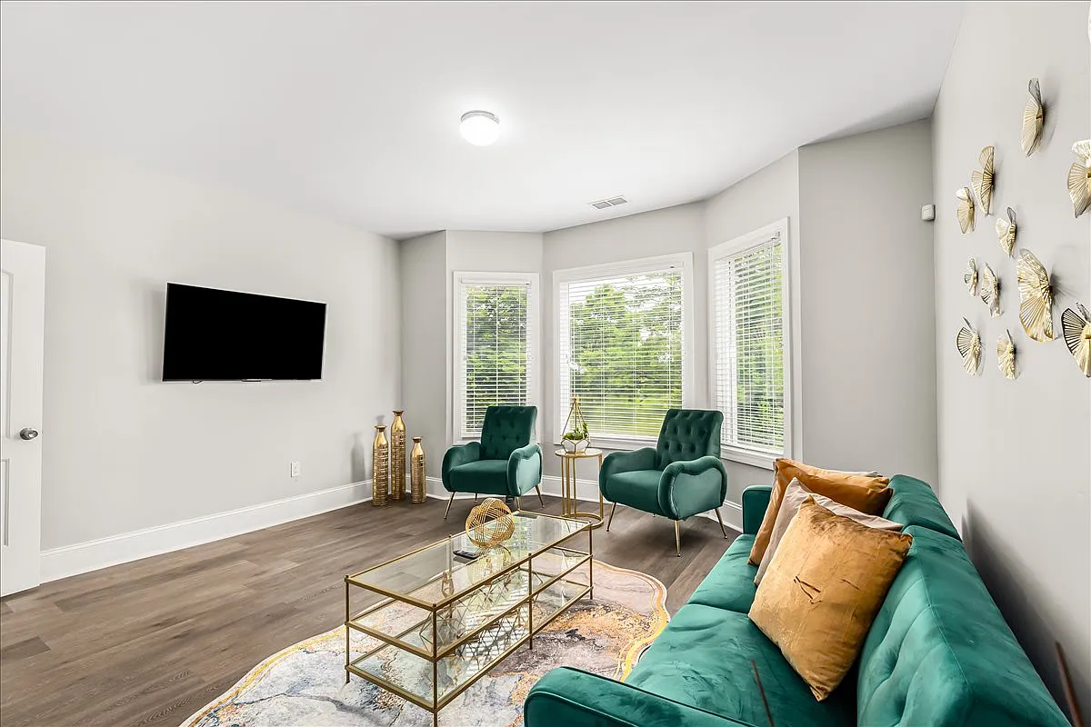 2 bed, 1300 sqft, $1,625 — Photo 2