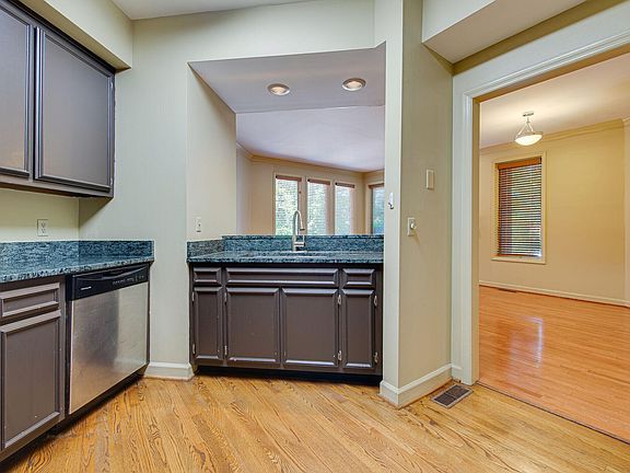5th image of 2110 Portland Ave APT 101