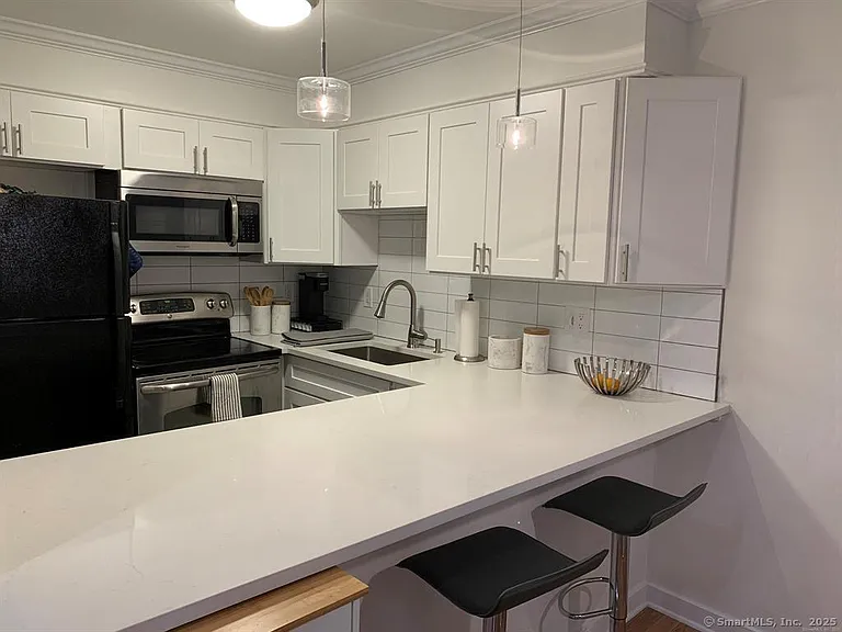 33 Pleasant St #13 — Photo 2