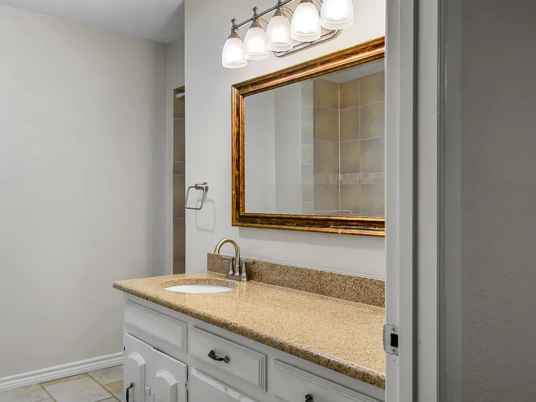 613 Overland Trl — Photo 8