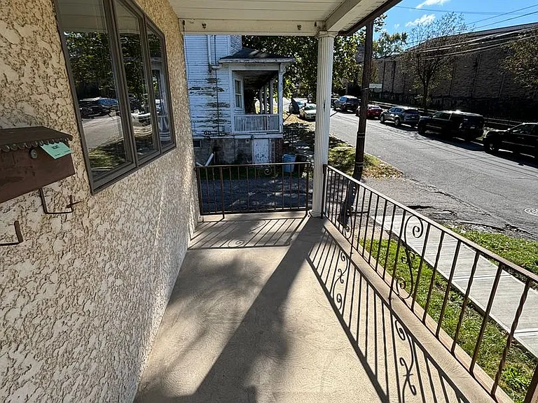 417-419 New York Street — Photo 3