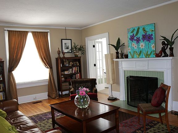 Living Room with fireplace