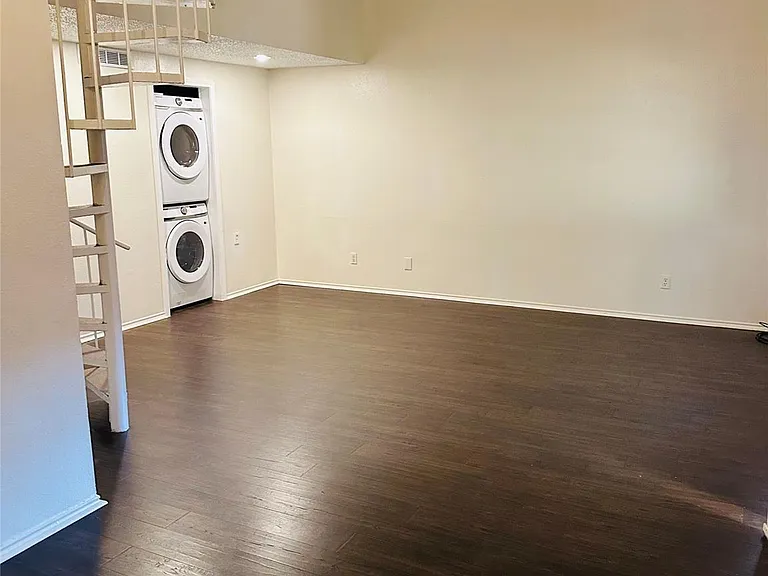 2401 Leon St #307 — Photo 5