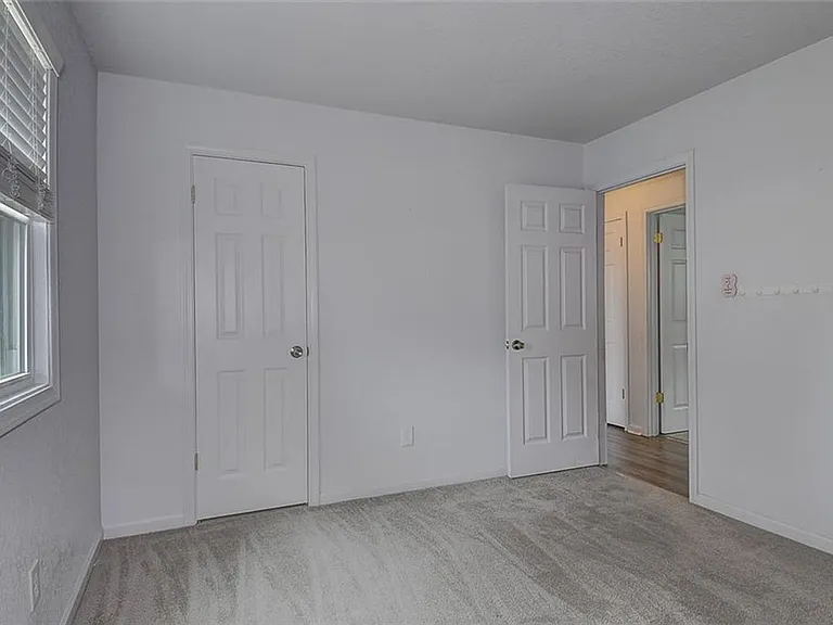 1093 Salisbury Dr — Photo 9
