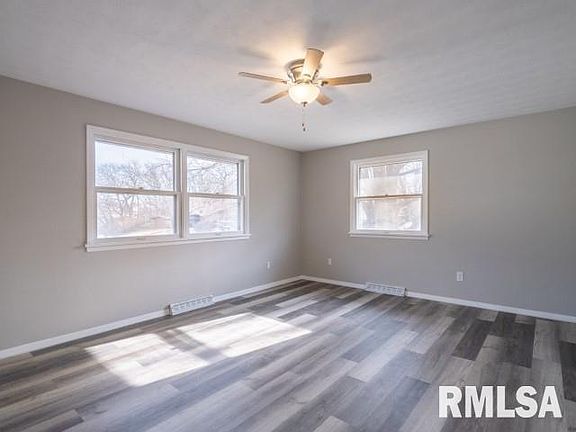 3rd image of 2907 W Brookside Dr