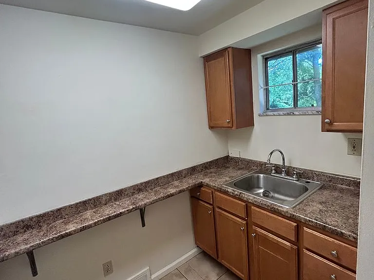 114 McLaughlin Rd — Photo 7