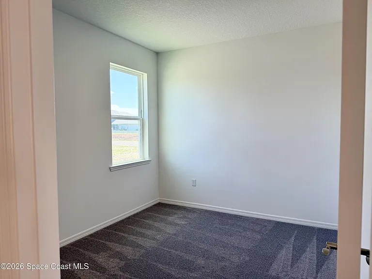 917 Castleford Ave NE — Photo 9