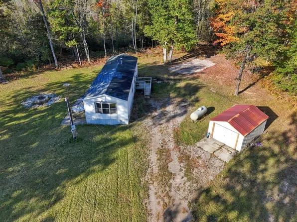 349 Country Ct, Houghton Lake, MI 48629