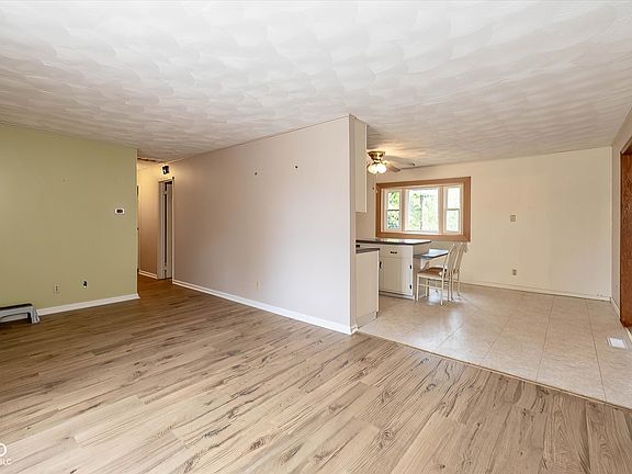 5th image of 1087 W Whiterock Rd