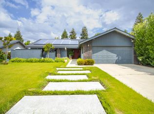 813 W Vine St, Exeter, CA 93221