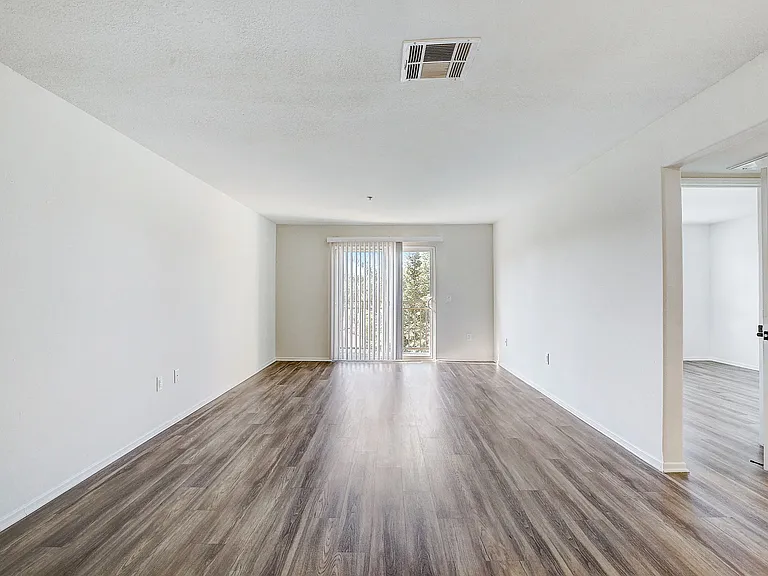 Toscana Apartments — Photo 17
