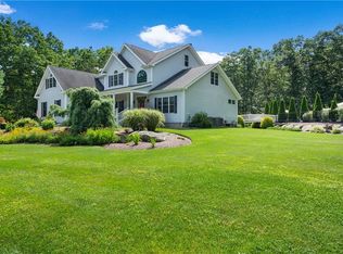 22 Stoney Dr, North Smithfield, RI 02896