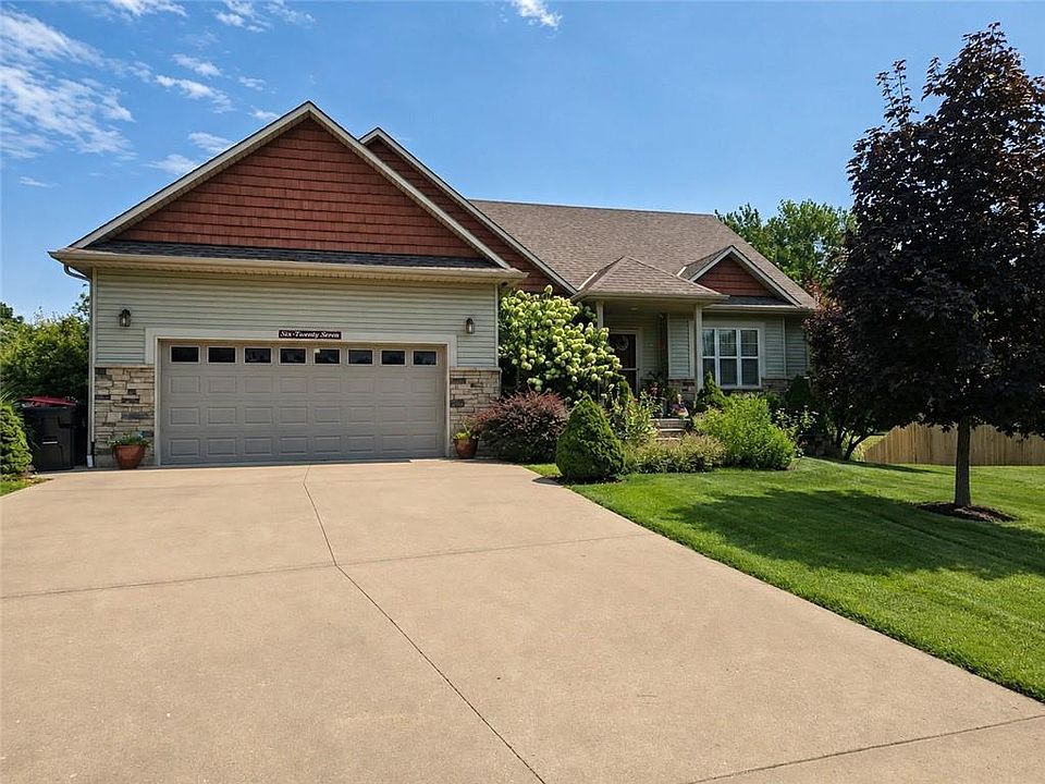 1st image of 627 Oakmont Dr