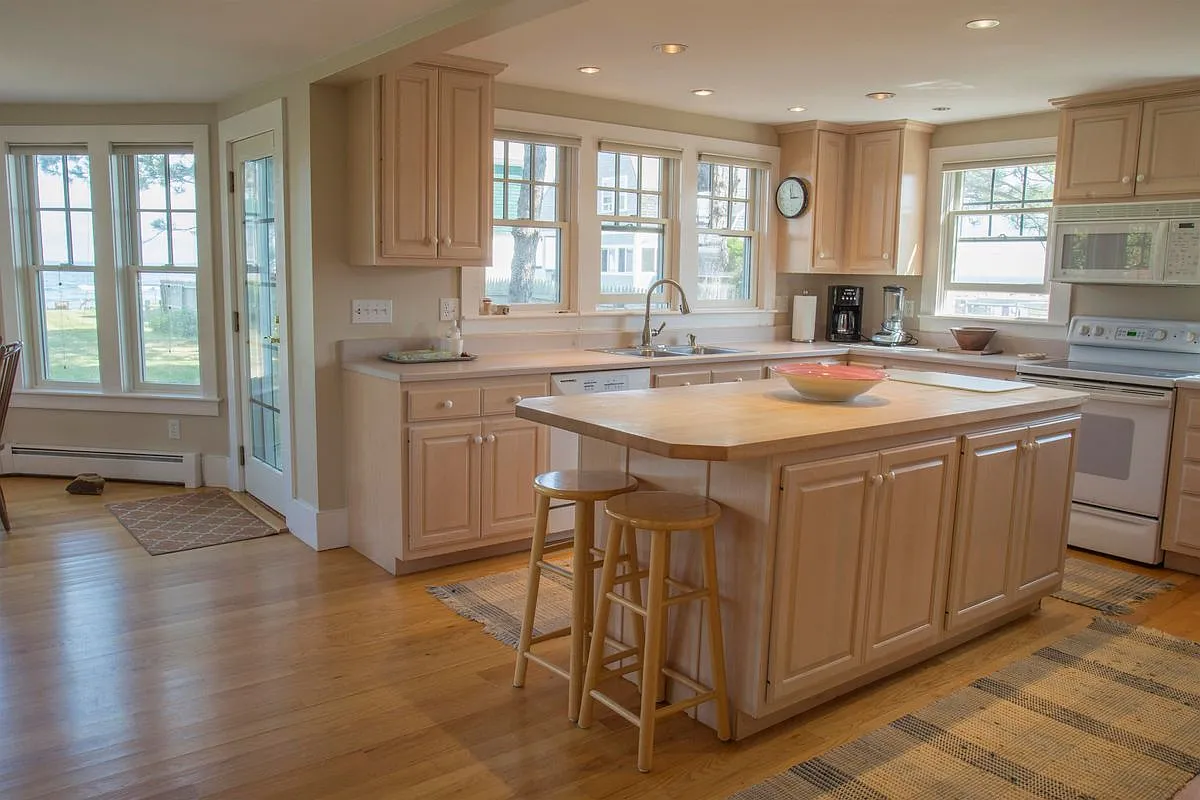4 bed, 4.0 bath, 1594 sqft, $5,300 — Photo 4