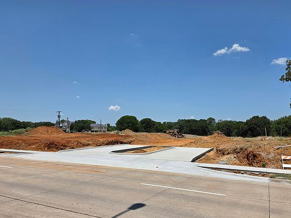 2nd image of 9 Delano Ct