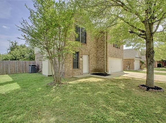 4th image of 3411 Peavy Dr