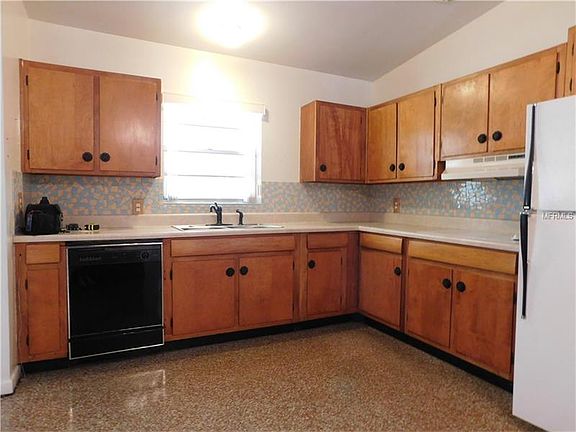 5th image of 119 W Woodland Dr