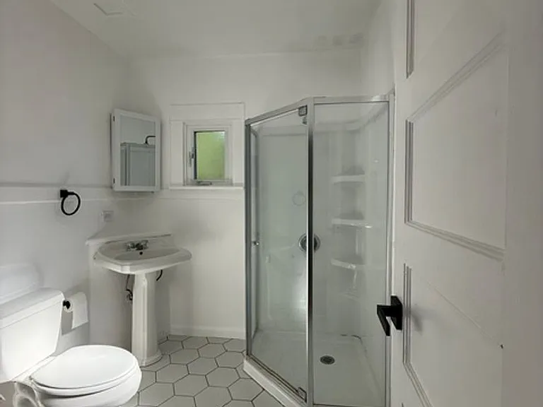 792 Newport 3516 #18 — Photo 11