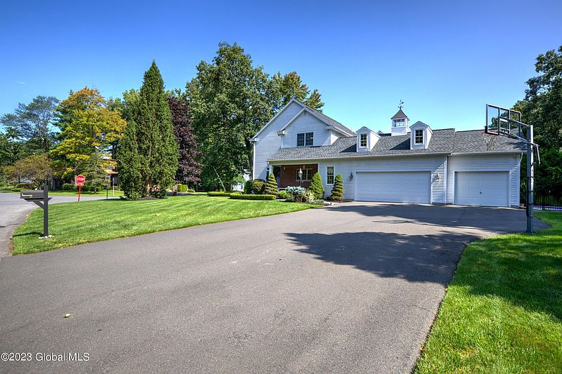 4th image of 124 Brandon Terrace