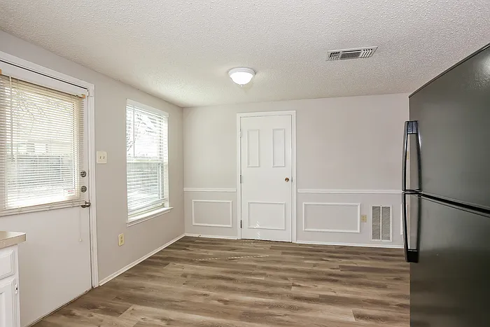 722 Nightingale Cir — Photo 7