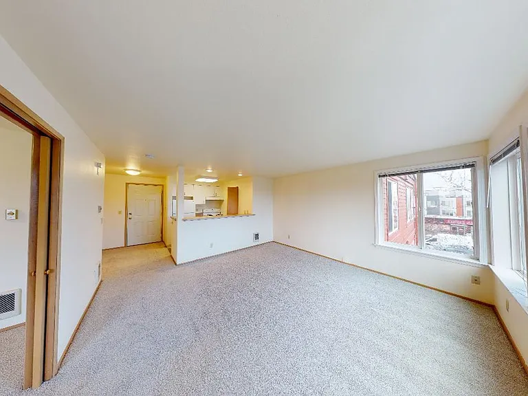 4459-Upper Fremont Close To Woodland Park Zoo — Photo 9