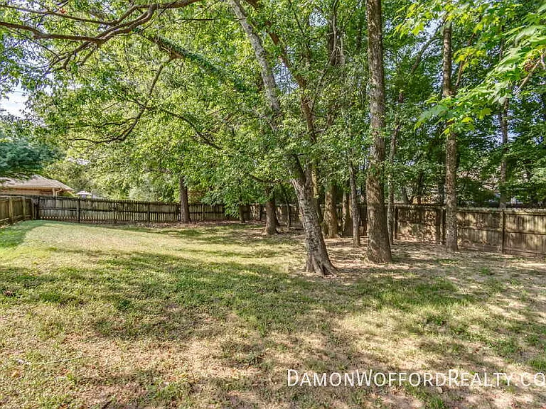 124 Raintree Rd — Photo 9