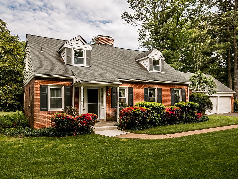 3 BR, 2 BA Cape: private 2 acre lot & 2 car garage