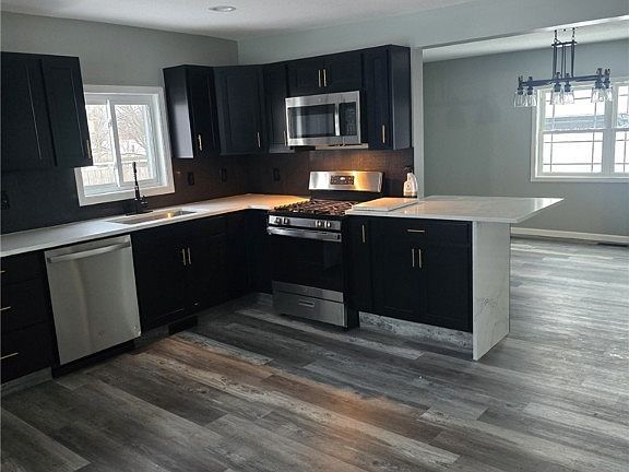 5th image of 167 W Grant St