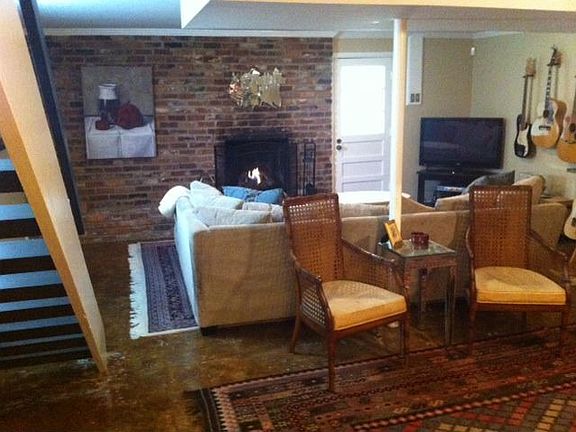 Gas logs, huge bonus room