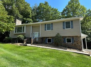 517 Old Hollow Trl, Fancy Gap, VA 24328