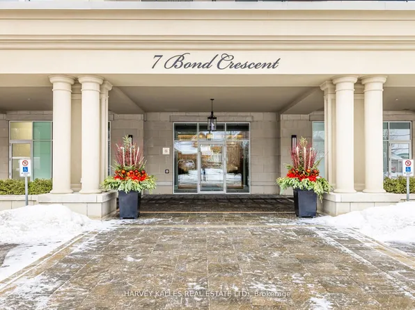 7 Bond Cres #112, Richmond Hill, ON L4E 1E6