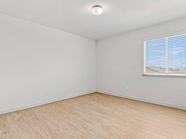 1089 Indigo Sky St — Photo 32